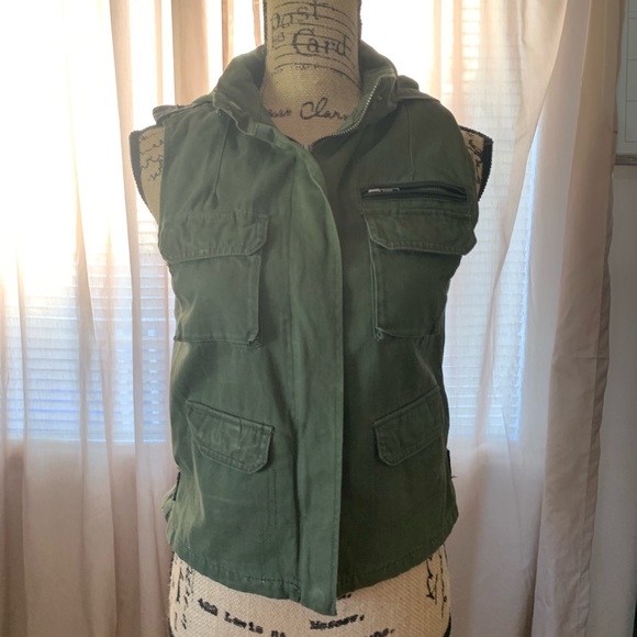 BDG Green vest with detachable hood in Size Small - Picture 4 of 4